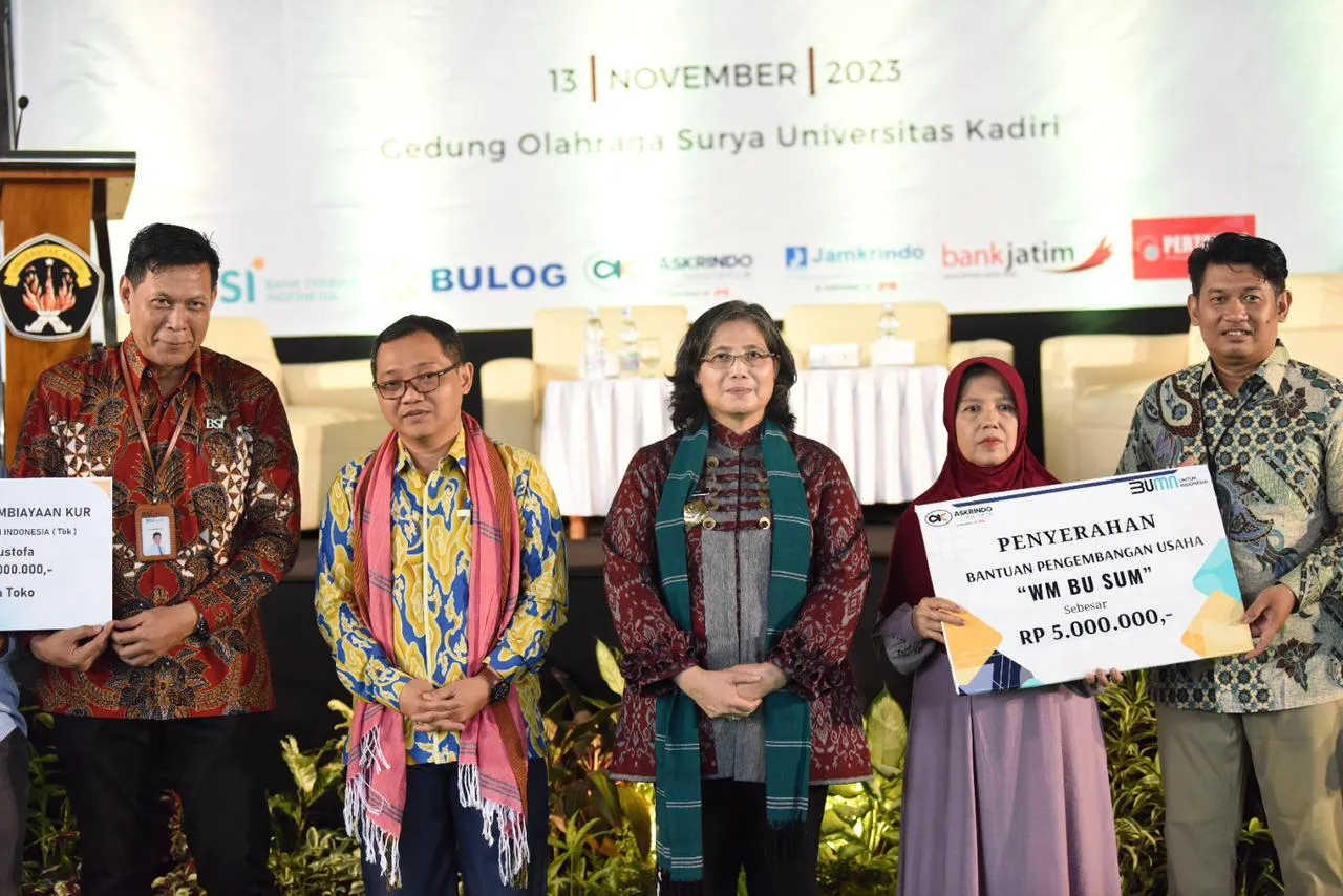 Pj Wali Kota Kediri Buka Talkshow Edukasi Keuangan Inklusif Bagi Pemuda, Perempuan, dan UMK