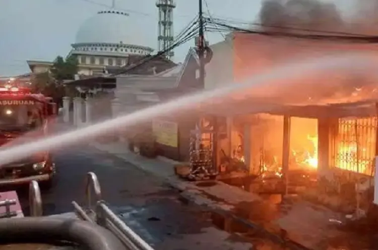 Tempat Tambal Ban dan Rumah Alami Kebakaran, Gegara Bensin Tercecer