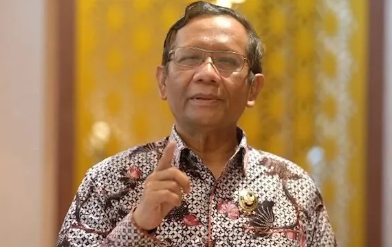 Didesak Mundur, Paman Gibran Dibela Mahfud Md