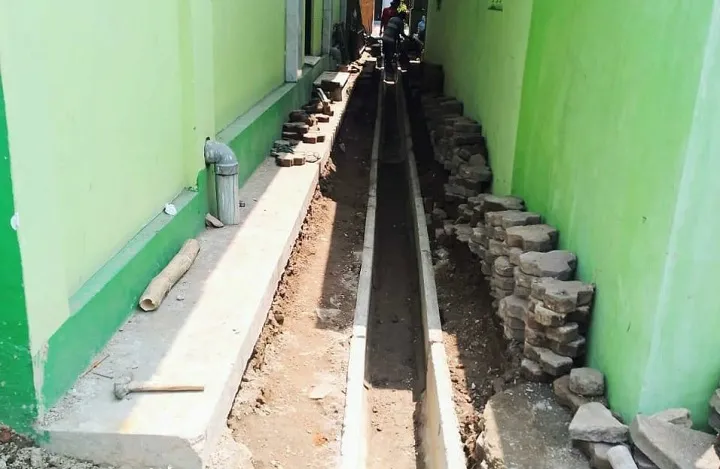 Cegah Banjir Air, Pemdes Ketimang Bangun Drainase