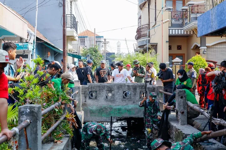 Bupati dan Dandim Gresik Ajak Bersih-bersih Lingkungan Pasar