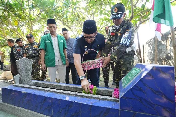 Pj Wali Kota Ali Kuncoro Ziarah ke Makam Riyanto, Banser Korban Bom Gereja Malam Nataru