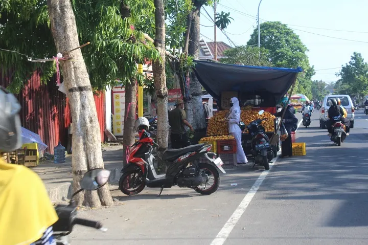 PKL Tumbuh Subur di Jombang, Adipura Seakan Tak Berarti