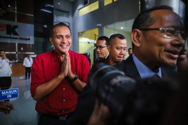 Prof Eddy, Wamenkumham, Tersenyum Usai Diperiksa KPK
