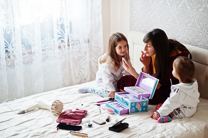 BPOM Ingatkan Mainan Kosmetik untuk Anak, Berbahaya