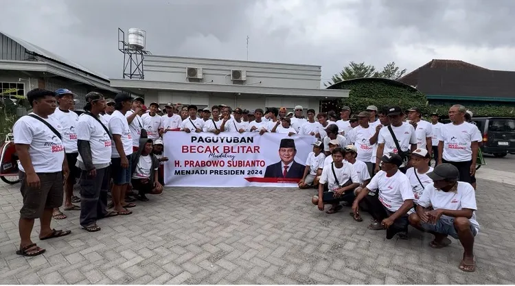Inginkan Perubahan Hidup Tukang Becak di Kandang Banteng, Dukung Prabowo-Gibran