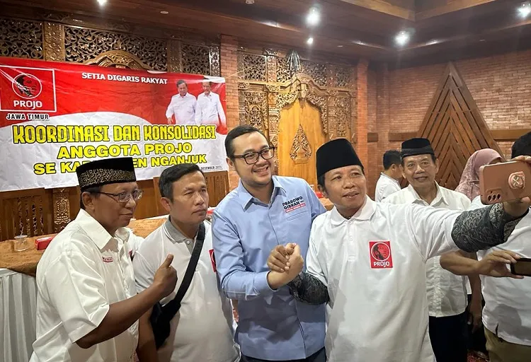 Terima Kasih ke Jokowi, Ratusan Kades Nganjuk Log In Projo