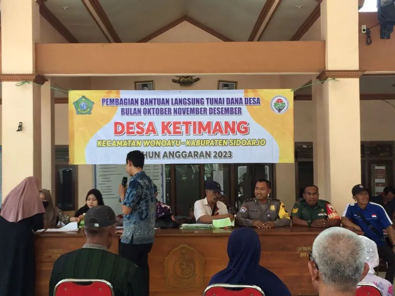 Sejahterakan Warga,  Pemdes Ketimang Salurkan BLT - DD kepada 52 KPM