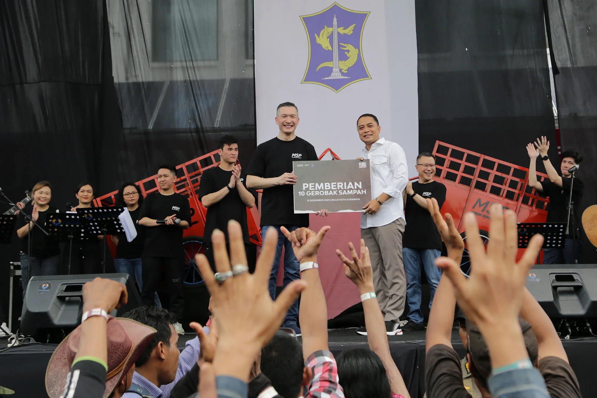Gereja Mawar Sharon Bagikan Ribuan Paket Sembako, Wali Kota Eri: Surabaya Kota Toleransi