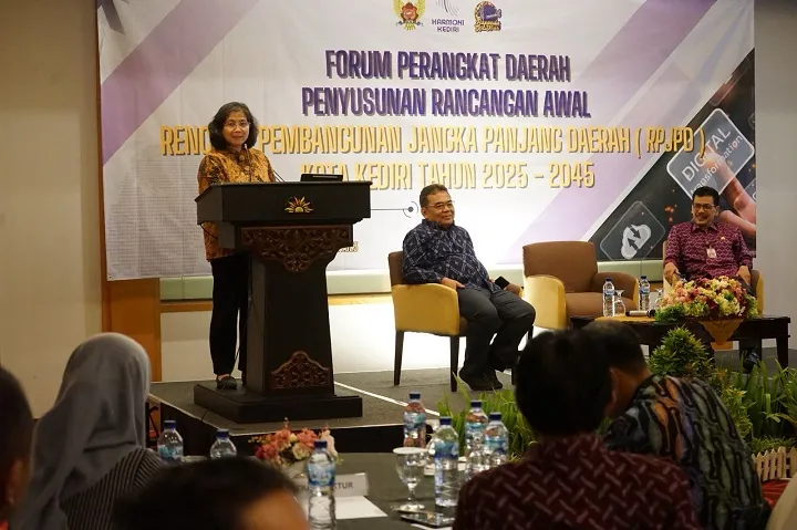 Pj Wali Kota Kediri Beri Arahan Dalam Penyusunan Rancangan RPJPD Kota Kediri 2025-2045