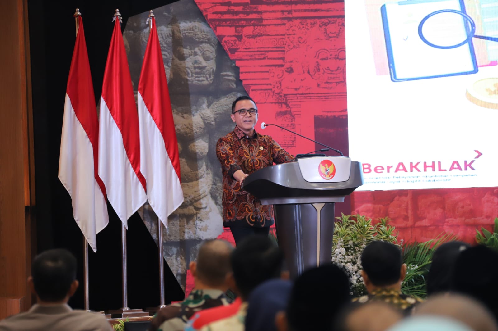 MenPAN-RB Abdullah Azwar Anas saat pertemuan dengan pemerintah daerah se-Jatim untuk sosialisasi penajaman reformasi birokrasi tematik, Selasa (11/4/2023). Foto: Kemenpan RB.