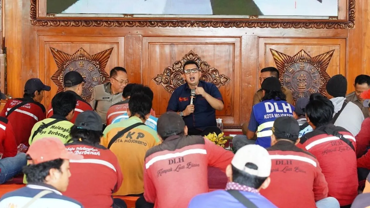 Apresiasi Kebersihan Kota, Pj Ali Kuncoro Makan Siang Bareng Ratusan Petugas Kebersihan
