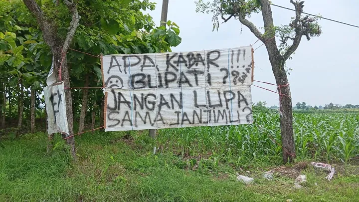 Virus Bentangkan Spanduk Tagih Janji Bupati Lamongan Semakin Meluas