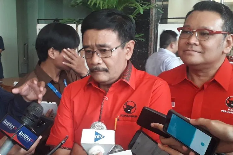 Jokowi Ngaku Belum Diundang di HUT PDIP, Djarot: Diundang Pun Pasti Tak Datang