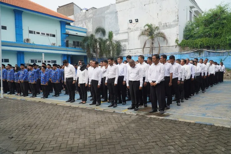 130 Tenaga Kontrak Perumda Delta Tirta Sidoarjo Terima SK Karyawan Tetap