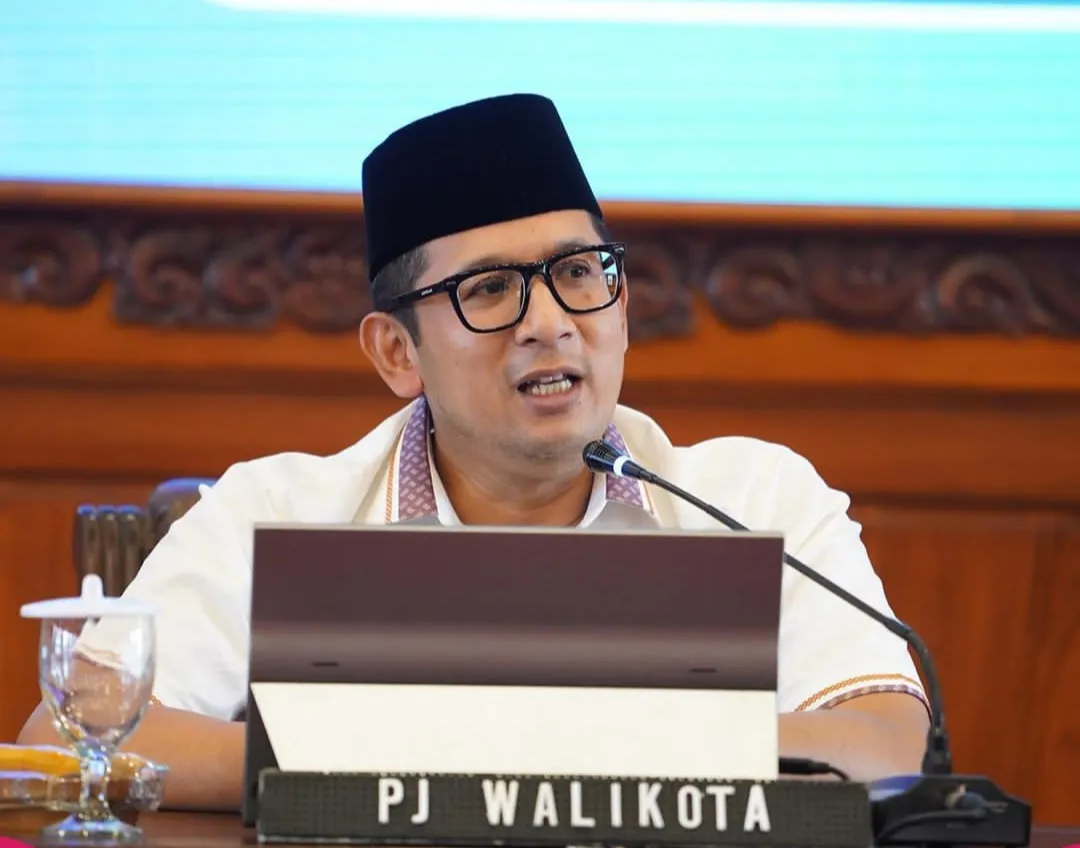Tepati Janji, Pj Wali Kota Ali Kuncoro Segera Serahkan Bantuan Material dan Upah Tukang Kepada Korban Kebakaran Mentikan