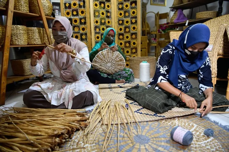 MenKopUKM Gencar Kembangkan Rumah Produksi di 10 Daerah Indonesia