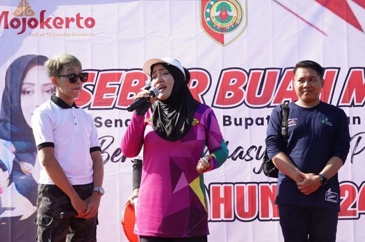 Program Sebar Buah Mojo Jadi Cara Bupati Ikfina Kampanyekan Olah Raga