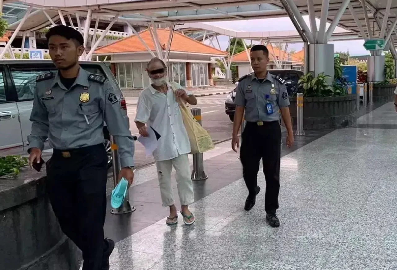 Meresahkan Sering Ngemis di Ubud Bali, WNA Lansia Dideportasi ke Negara Asalnya