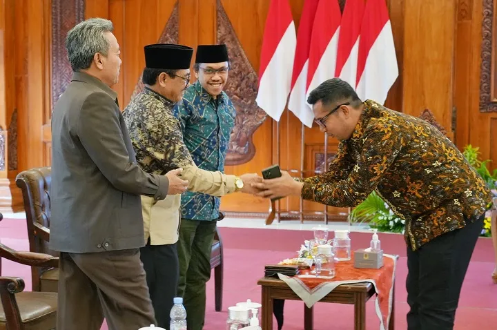 Perkuat Sinergi 'Bottom Up', Pj Wali Kota Ali Kuncoro Sambut Kunker Banmus DPRD Jatim