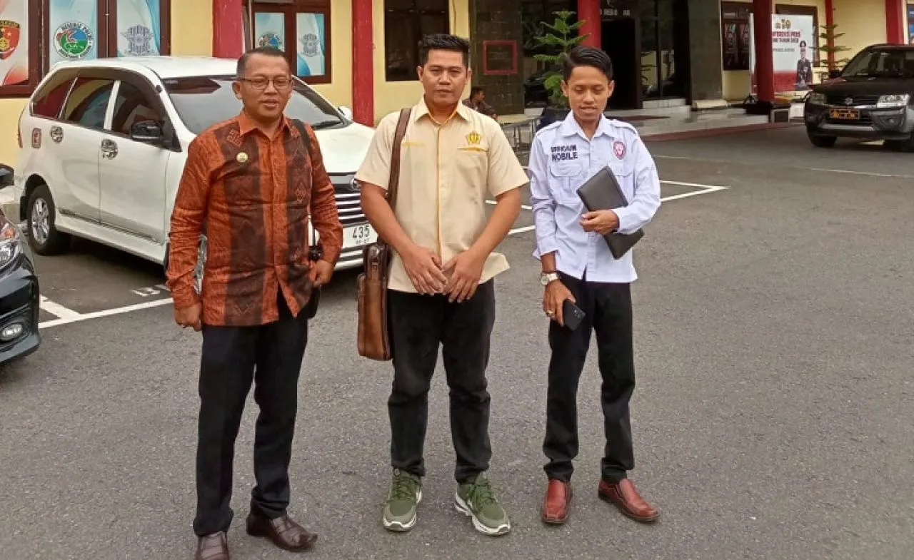 Pihak Keluarga Didampingi Pengacaranya Datangi Polres Blitar