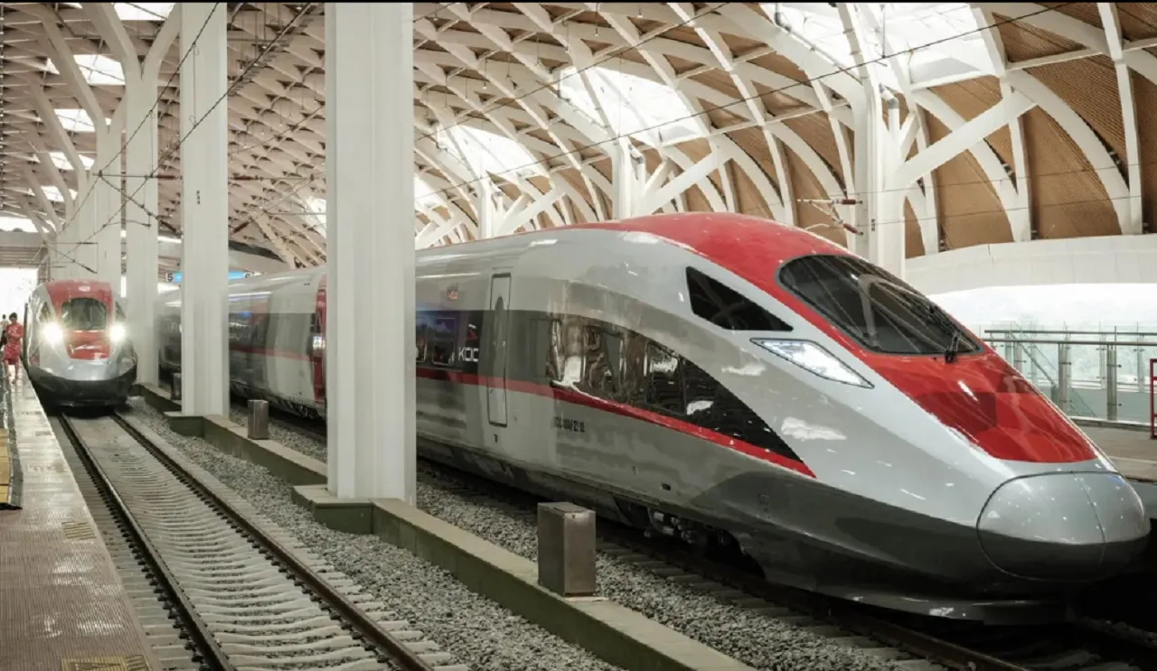 Aturan Baru, Harga Tiket Kereta Cepat Whoosh Lebih Mahal saat Jam Sibuk