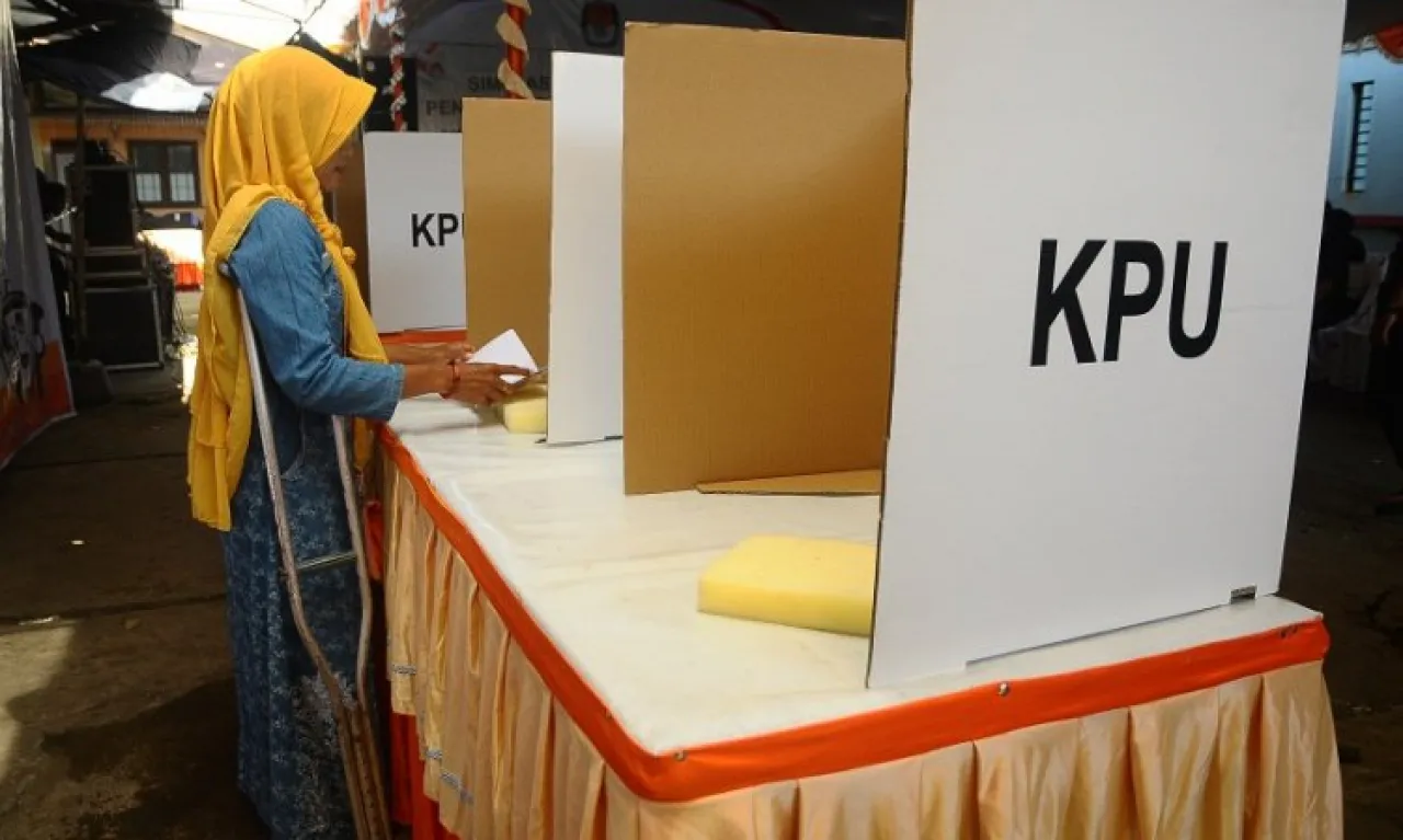 Gubernur Jatim Khofifah Sarankan TPS di Gedung atau Sekolah