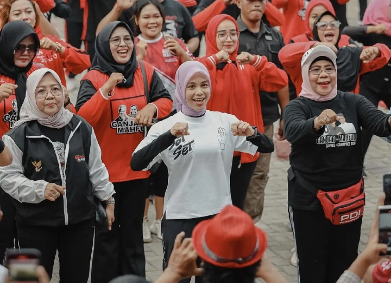 Siti Atikoh, Istri Ganjar, Ikut Blusukan