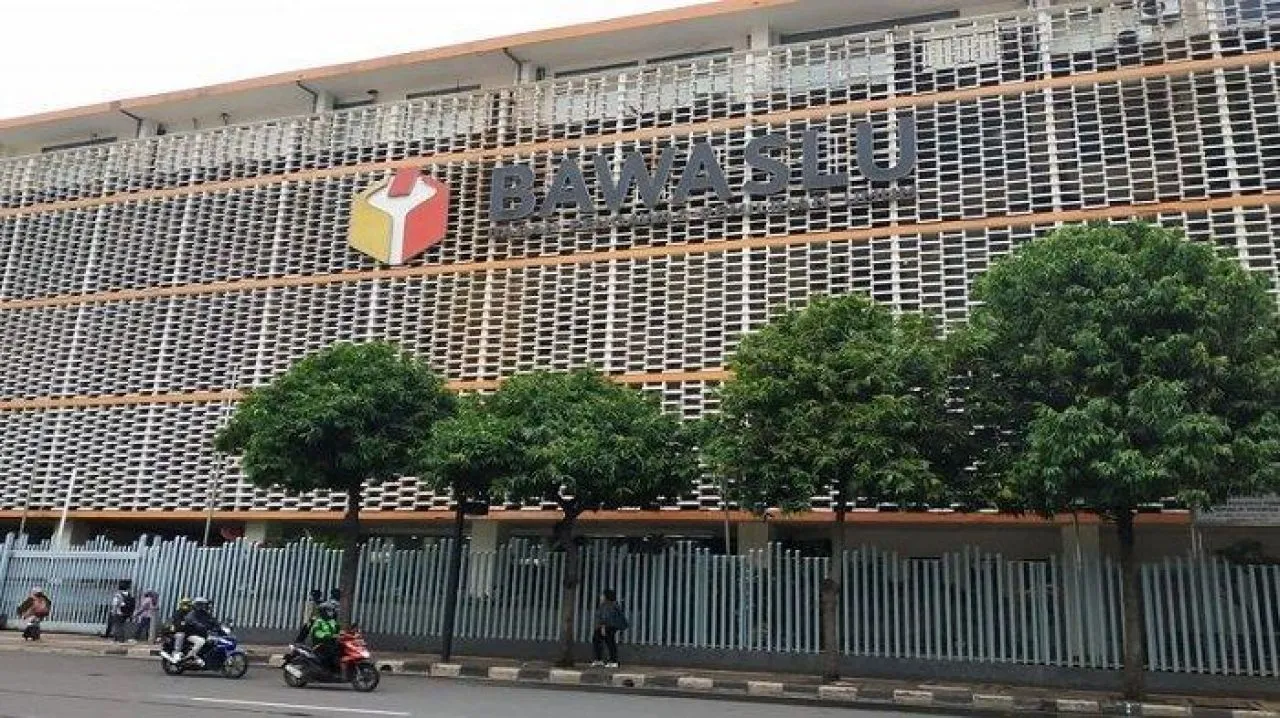 Kendaraan Taktis Disiagakan di Bawaslu, Kawal Aksi Relawan Ganjar-Mahfud, Siang ini