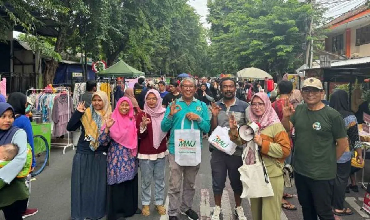 Wakil Ketua DPRD Gresik Sosialisasikan Bahaya Sampah Plastik