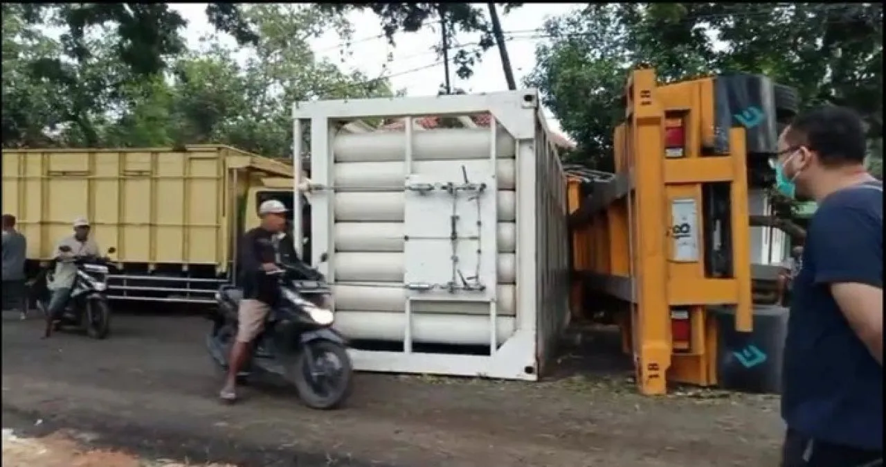 Truk Terguling, Lalin Macet hingga 4 Kilometer