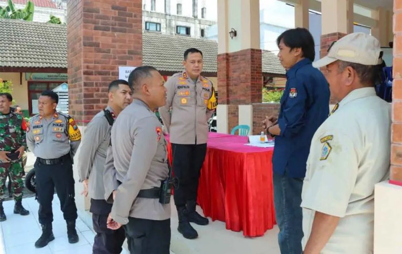 Polres Gresik Pantau Penghitungan Suara Pemilu