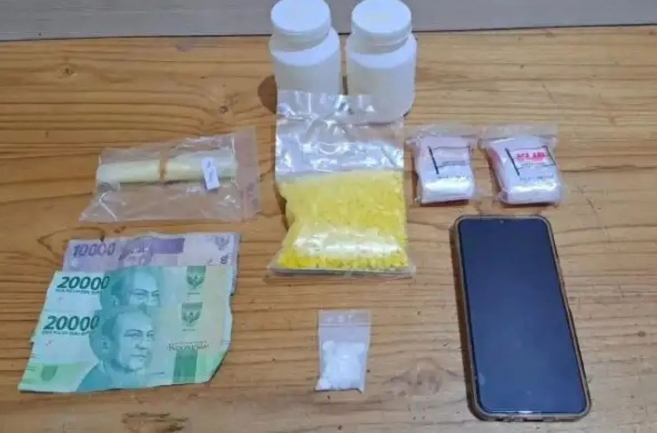 Pengedar Okerbaya Dibekuk, Ribuan Butir Pil Diamankan