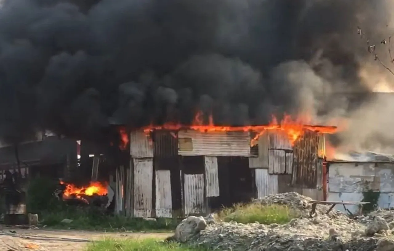 Toko Nelayan di Lamongan Terbakar