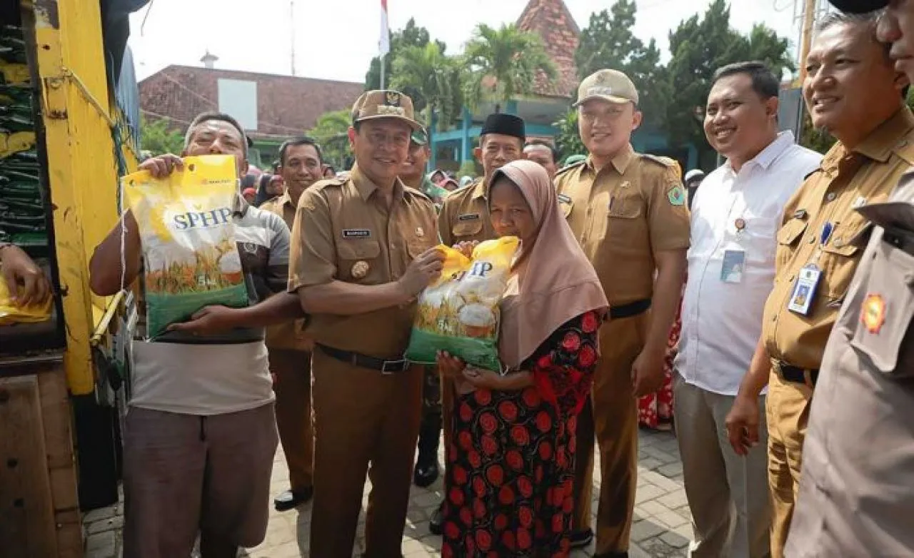 8 Ton Beras Digelontorkan untuk Operasi Beras Murah di Pamekasan