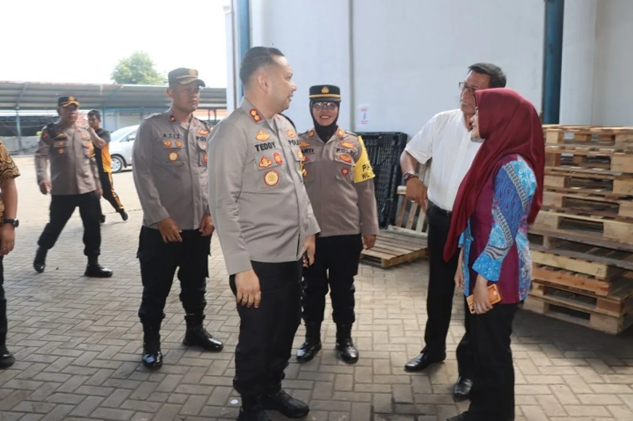 Pastikan Surat Suara Aman, Kapolres Pasuruan Cek Gudang Logistik KPU