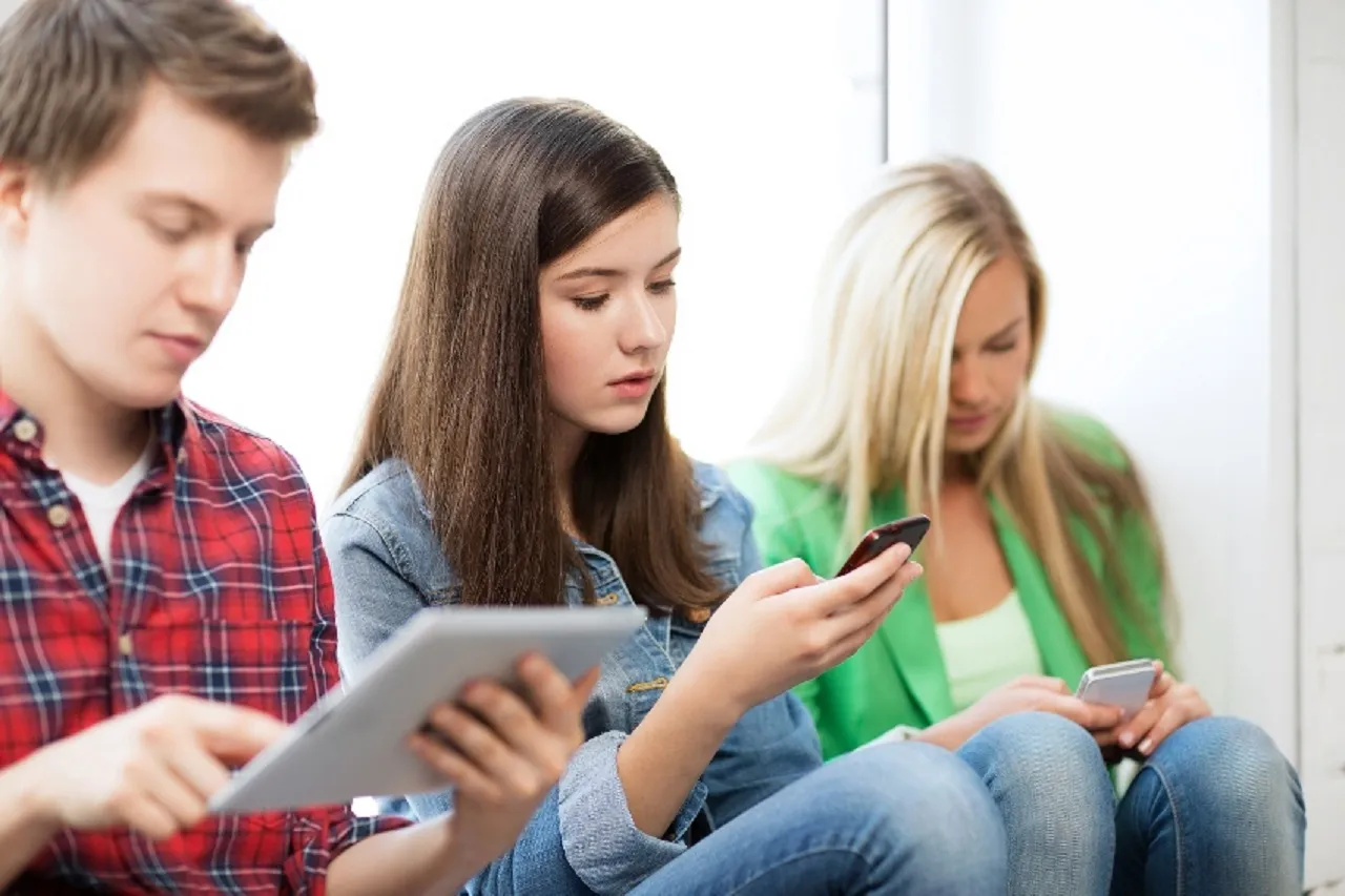 Data OJK: Kalangan Milenial dan Gen Z Lebih Banyak Terjerat Pinjol dan Investasi Bodong