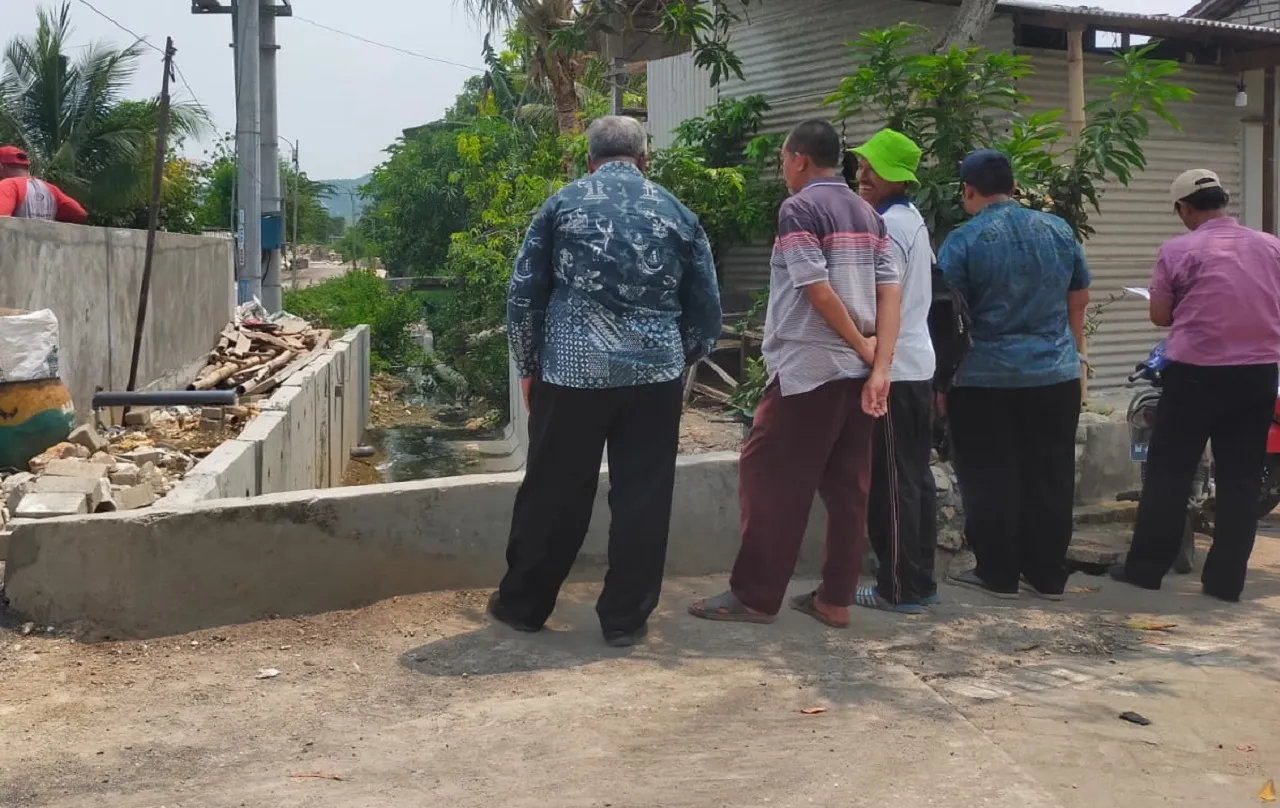 Baca juga : Tak Peduli Aturan, Anggota BPD Ikut Garap Proyek Ipal Komunal Desa Dalegan Senilai Rp 500 Juta