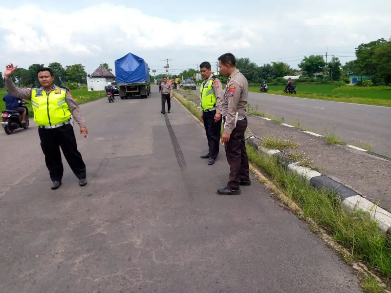 Tertabrak Truk Muatan Ayam, Lansia di Mojoagung Jombang Tewas
