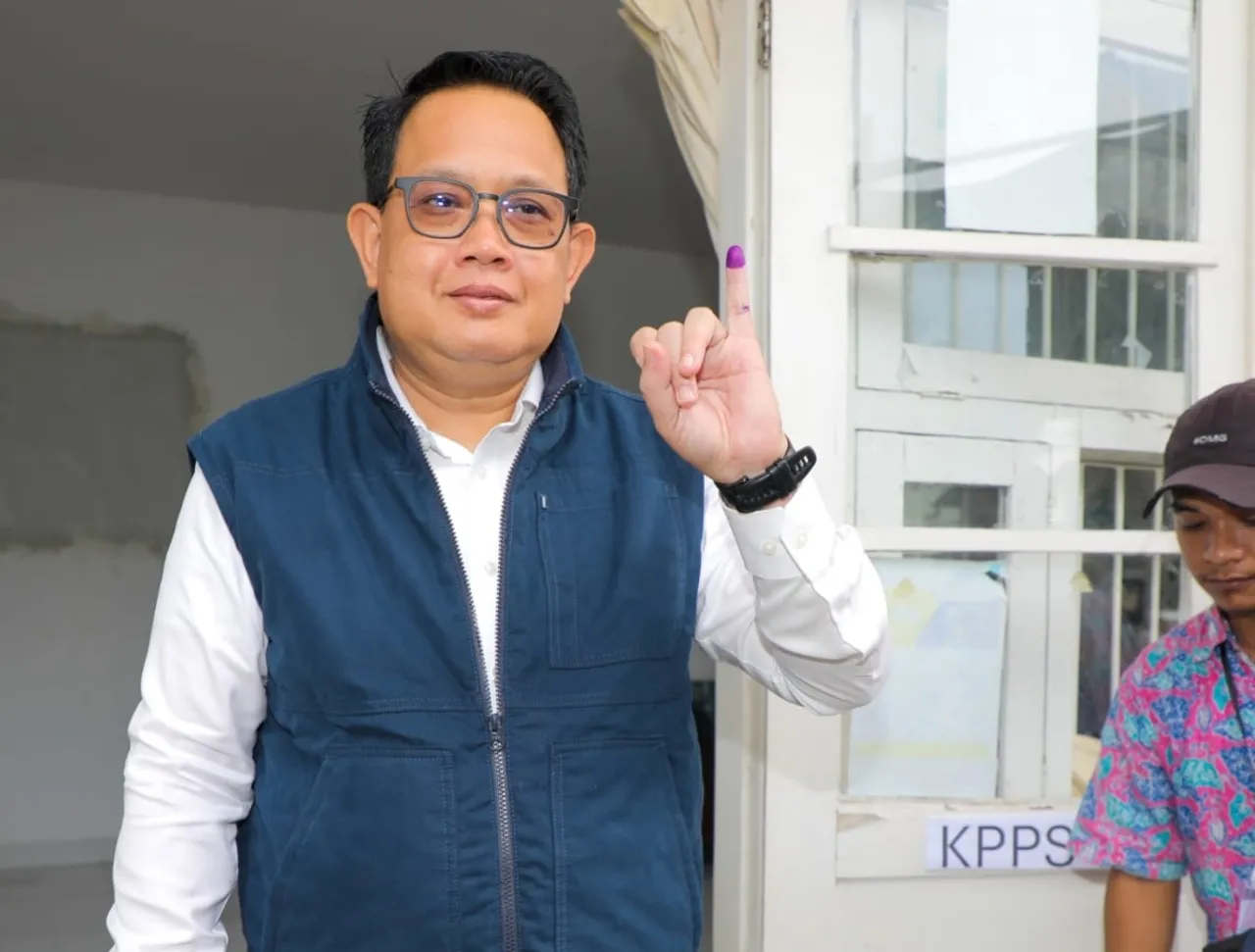 Nyoblos di TPS 37 Tegalsari Surabaya, Plh. Gubernur Jatim Imbau Masyarakat Tidak Golput