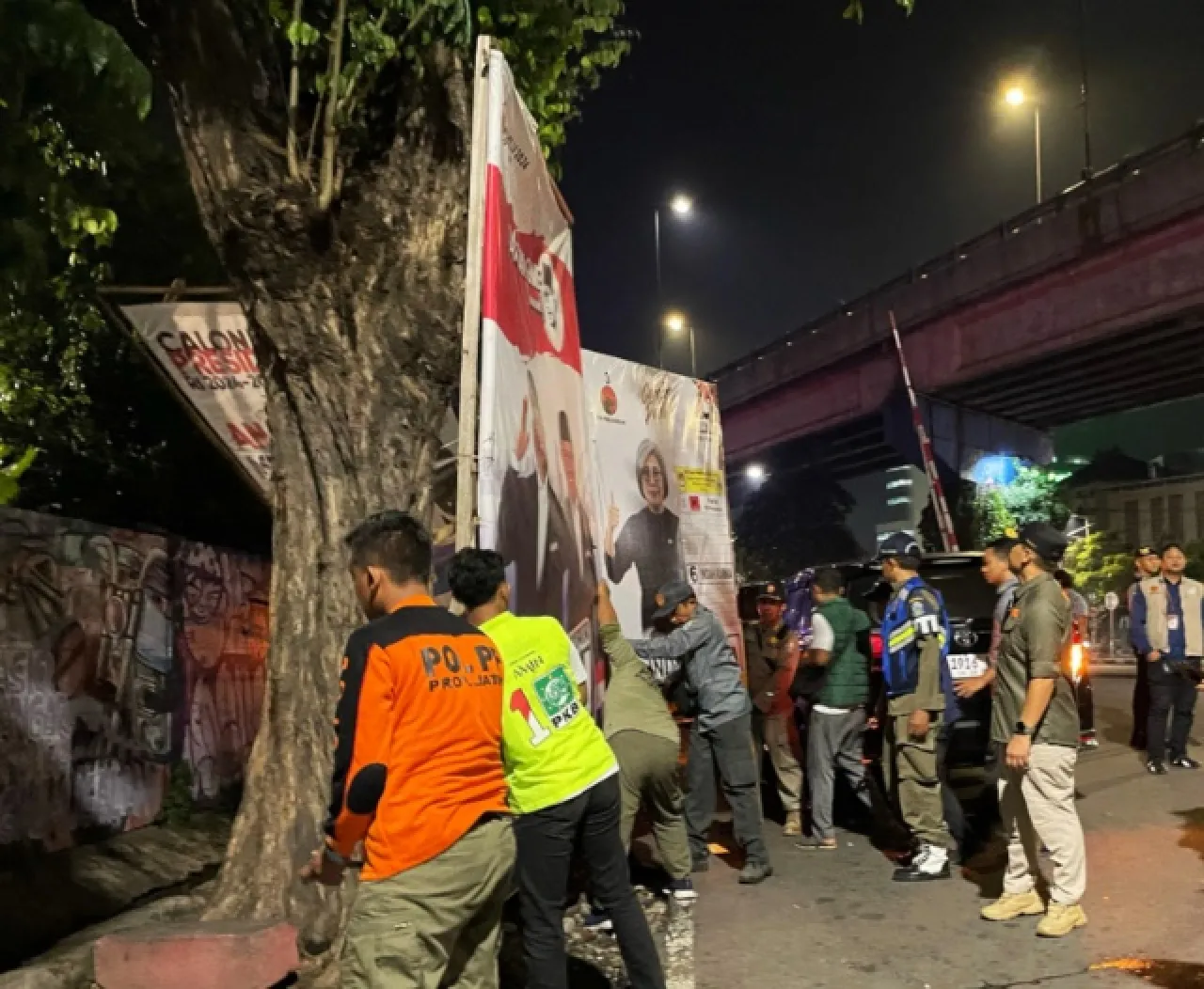 KPU Surabaya: Semua APK Bersih dari Tempat Fasilitas Umum