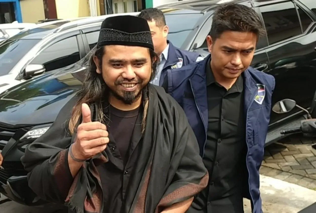 Diperiksa Polisi Soal Konten Tukar Pasangan, Gus Samsudin Cengengesan