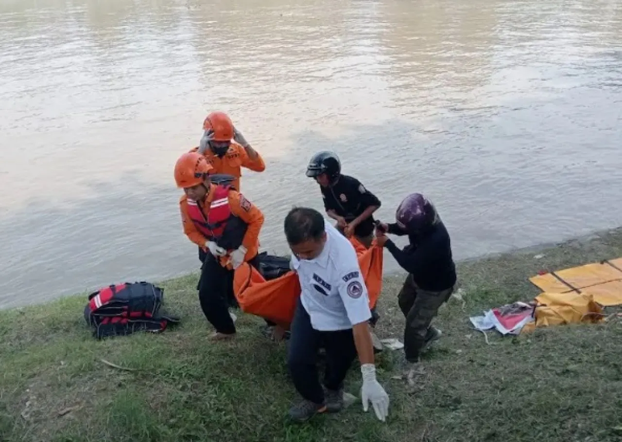 Pemancing Tewas Mengambang di Sungai Rolak
