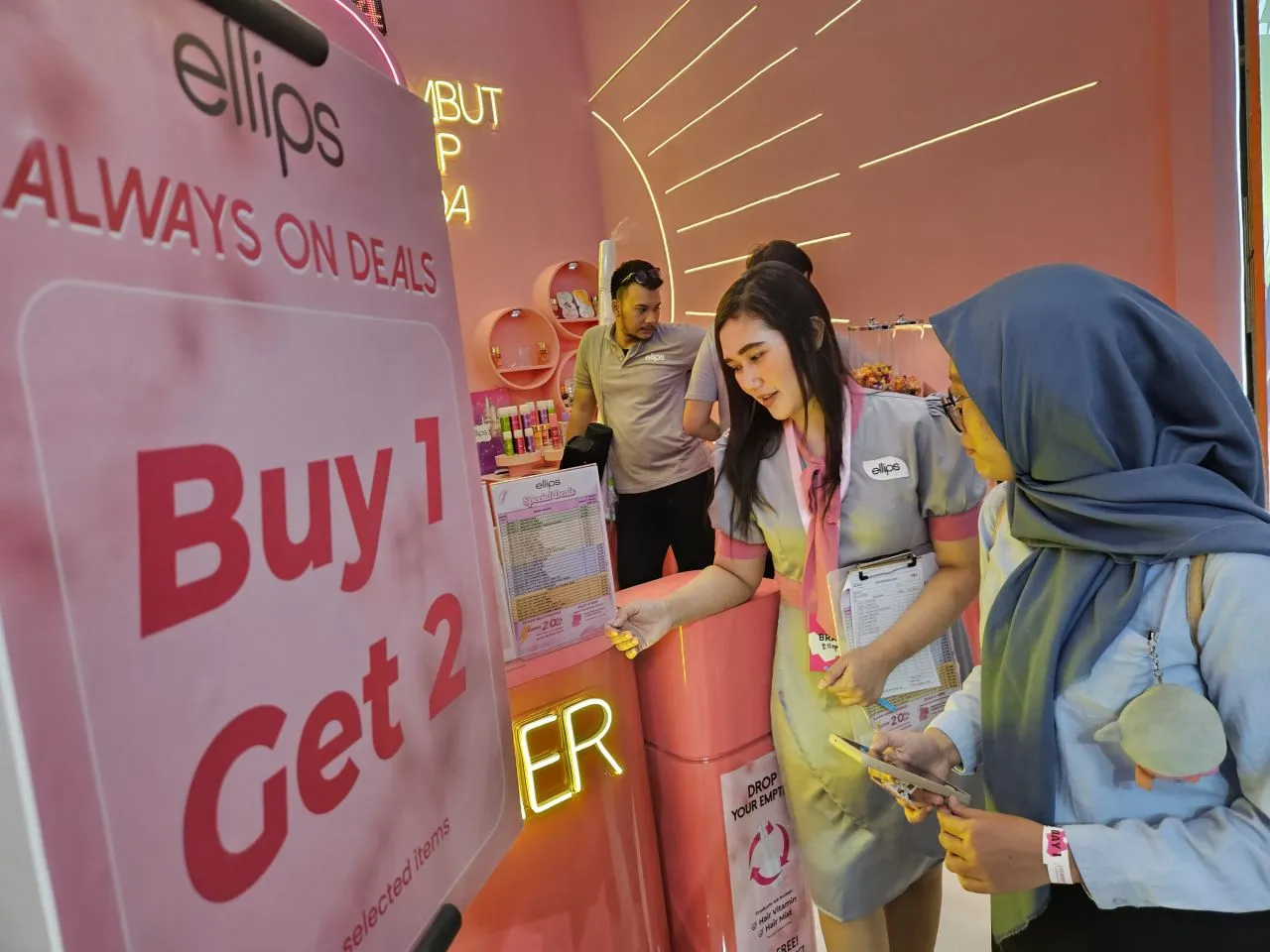 Ellips Bagikan Edukasi Wanita Surabaya Rawat Rambut Agar Tetap Sehat