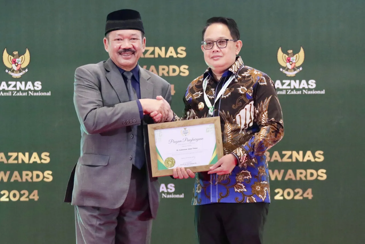 Pj Gubernur Adhy Terima Penghargaan Kepala Daerah Pendukung Pengelolaan Zakat Terbaik Nasional