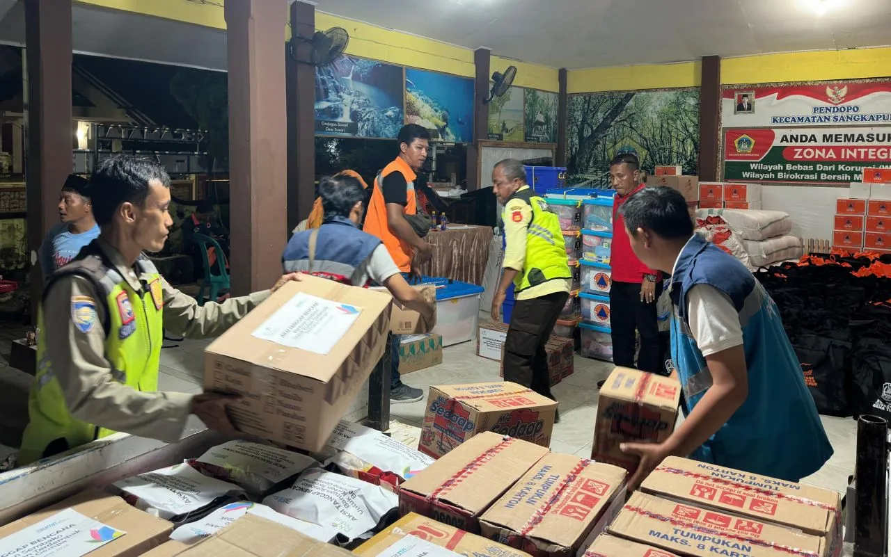 PLN Salurkan Bantuan untuk Korban Terdampak Gempa di Bawean