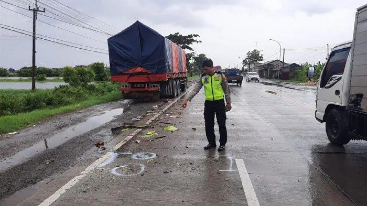 Dua Truk Kecelakaan di Gresik, 1 Orang Tewas