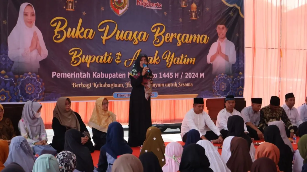 Ratusan Anak Yatim Trowulan Terima Santunan Bupati Ikfina