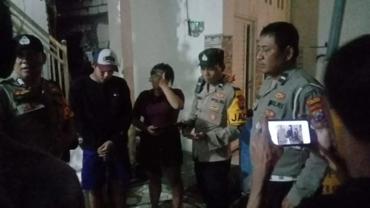 Pasangan Mesum Digerebek di Kos di Lamongan
