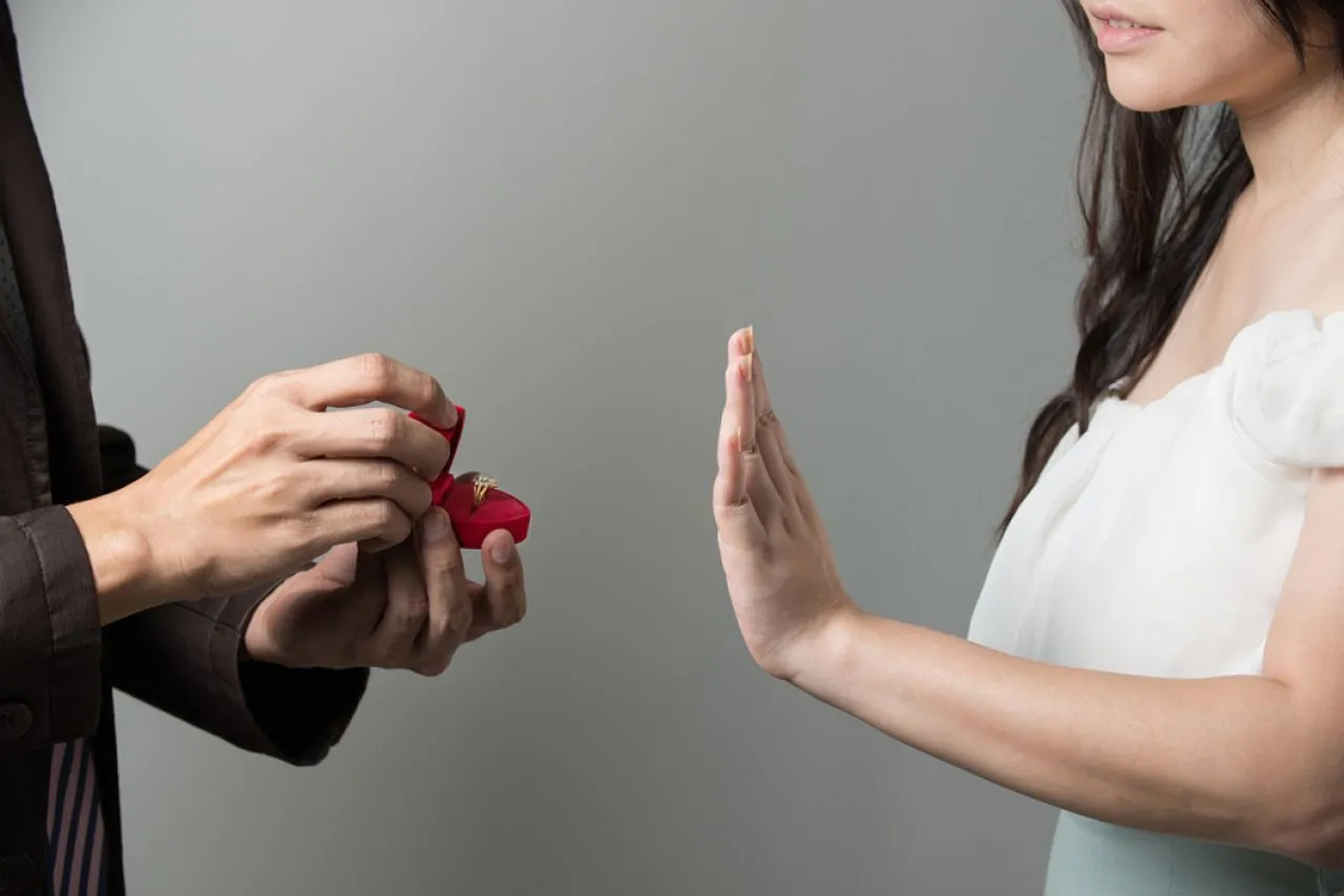 Anak Muda RI Tunda Nikah